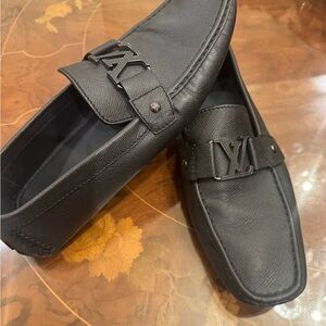 Louis Vuitton Men's leather Textured Black loafers Slip-Ons drivers shoes Sz 9.5